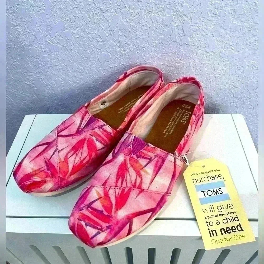 TOMS Women’s Size 7.5 Pink Birds of Paradise Classic Flats NWT